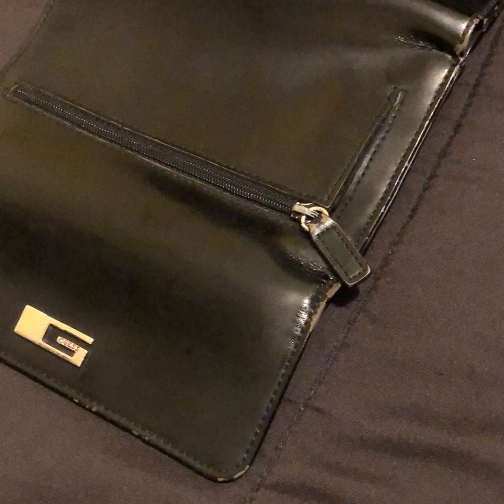 Guess Wallet - Picture 4 of 14